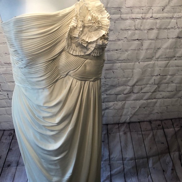 One shoulder wedding dress - Picture 2 of 5